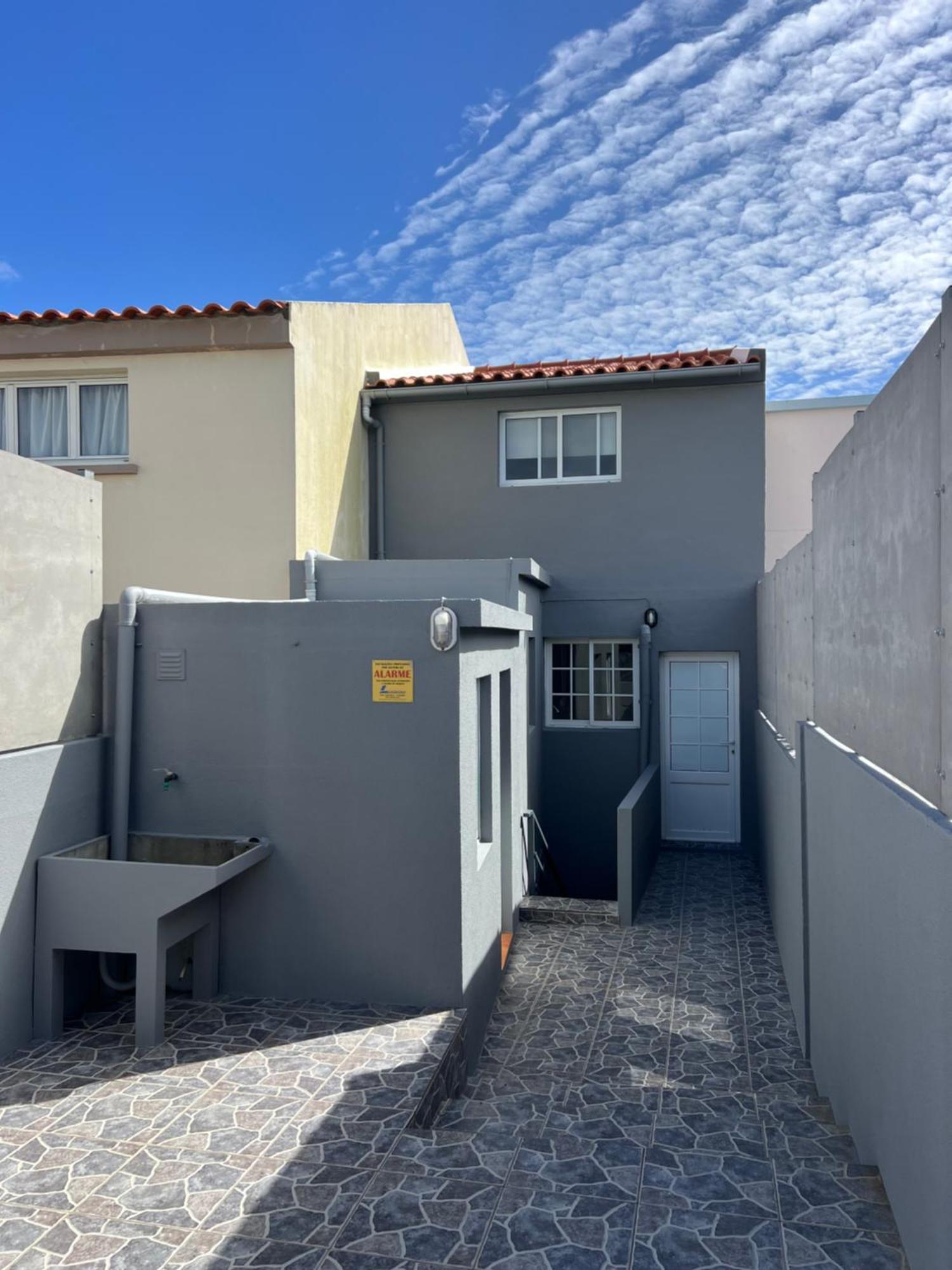 Ponta Delgada Casa A 2 Minutos A Pe De Piscina Natural מראה חיצוני תמונה