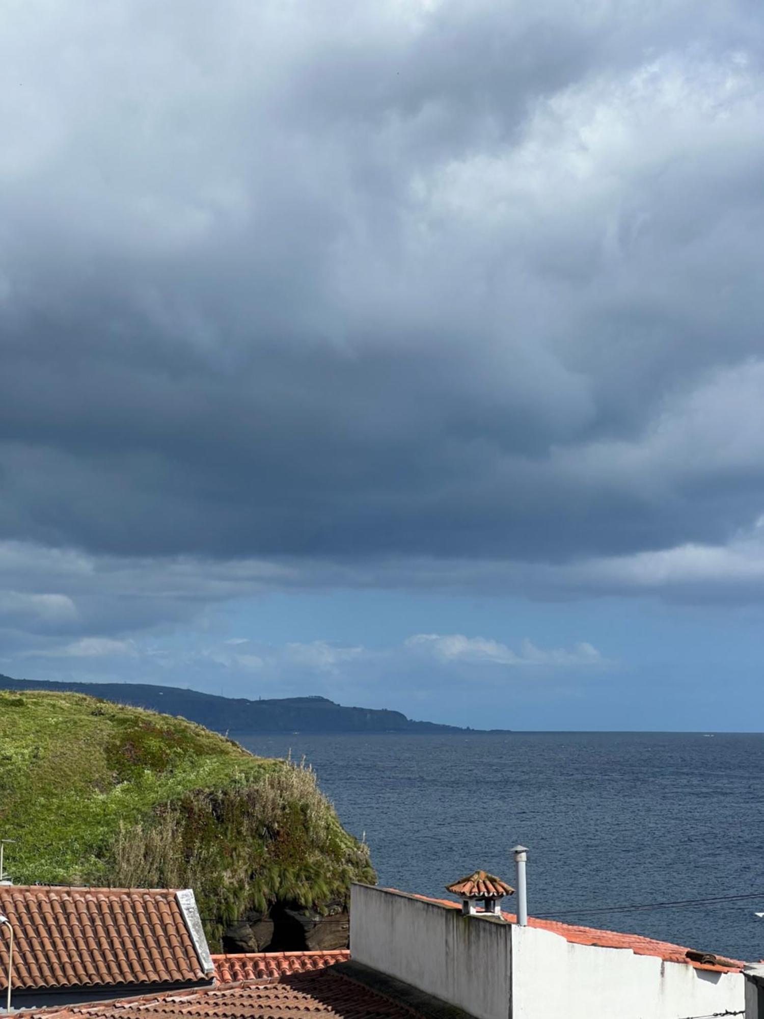 Ponta Delgada Casa A 2 Minutos A Pe De Piscina Natural מראה חיצוני תמונה