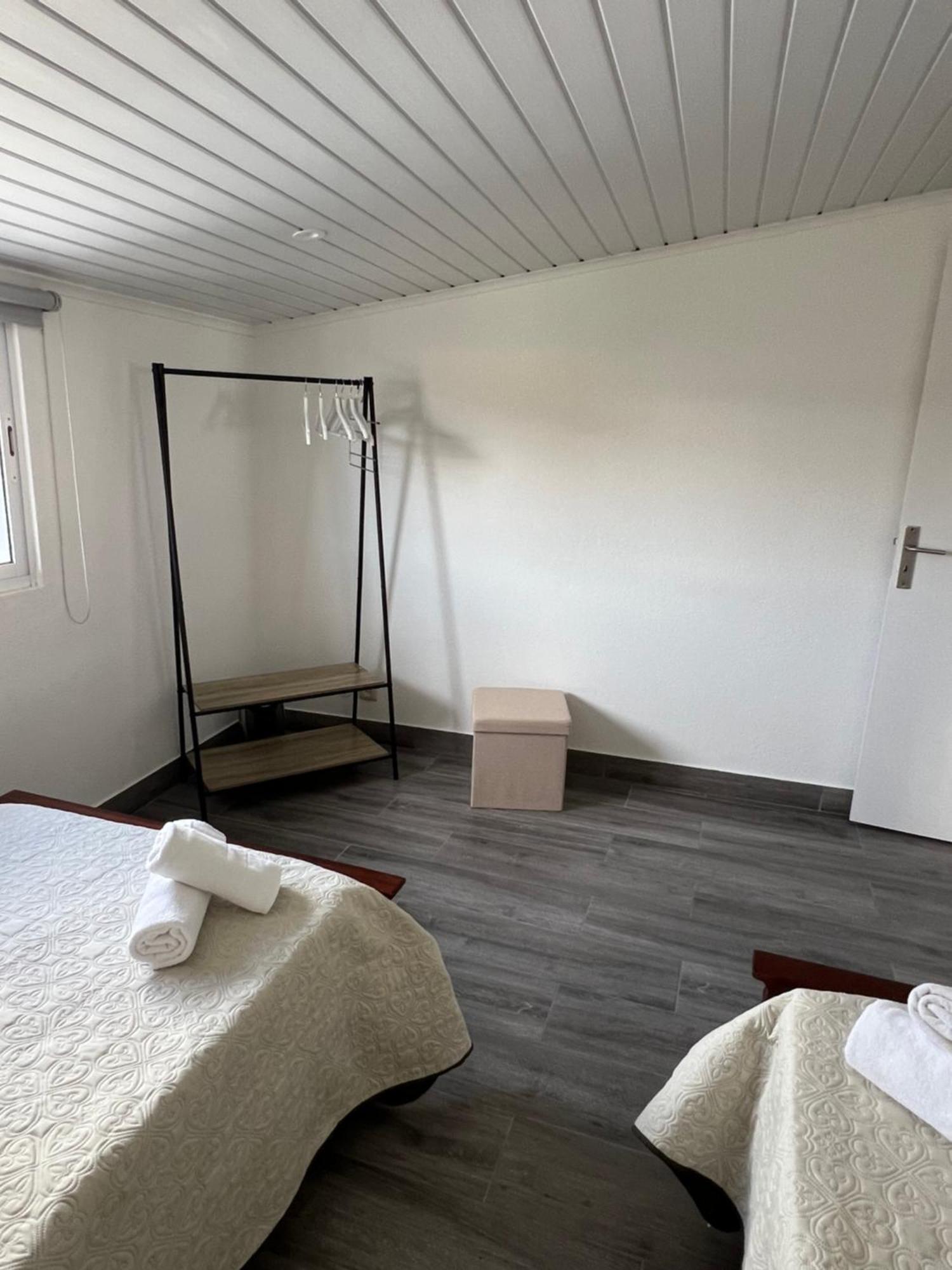 Ponta Delgada Casa A 2 Minutos A Pe De Piscina Natural מראה חיצוני תמונה